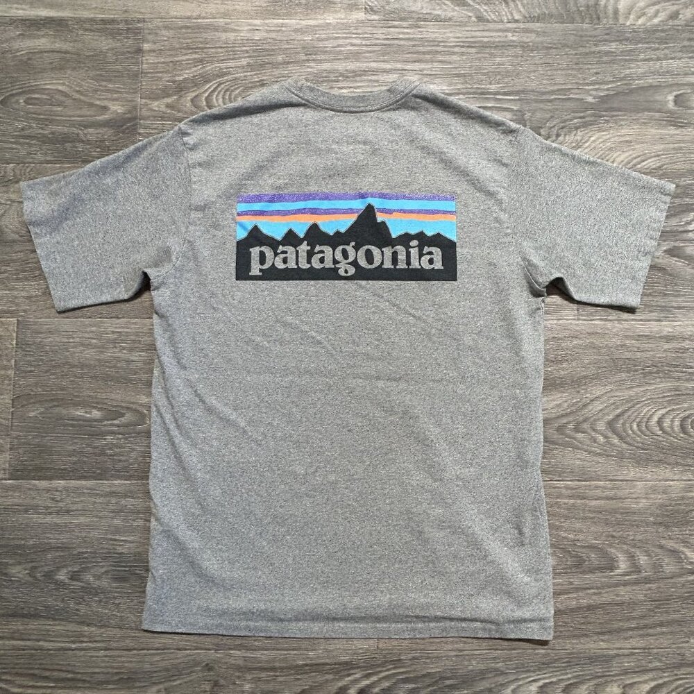 Patagonia Size Small P-6 Logo Responsibili-Tee Tshirt Gravel Gray Outdoors Shirt
